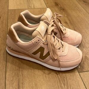 Women’s New Balance sneakerss